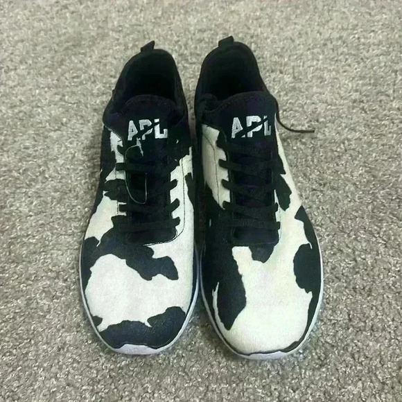 APL shoes